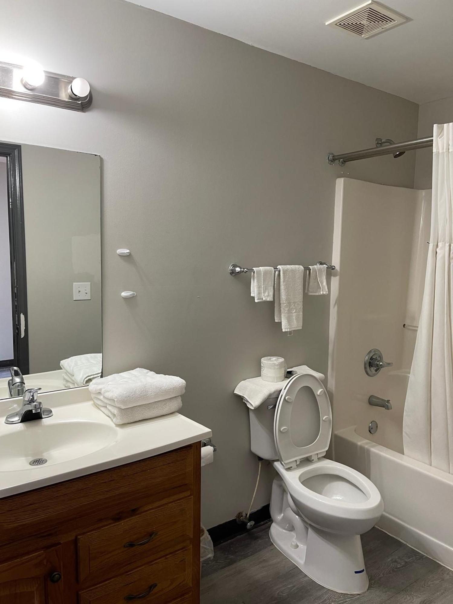 High Falls Inn & Suites Eksteriør bilde
